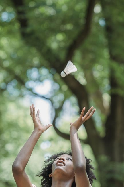 世界杯首张“捂嘴红牌” 阿尔米隆是新规实验员？